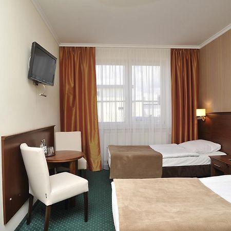 Hotel Lotos Woskrzenice Duze Ngoại thất bức ảnh