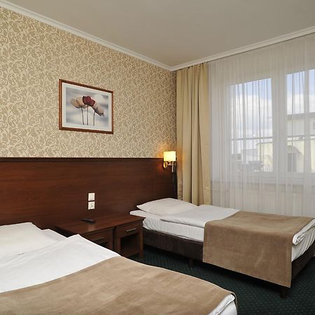 Hotel Lotos Woskrzenice Duze Ngoại thất bức ảnh
