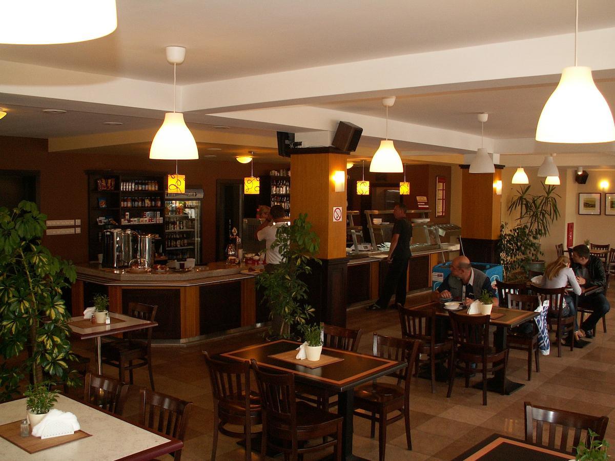 Hotel Lotos Woskrzenice Duze Ngoại thất bức ảnh