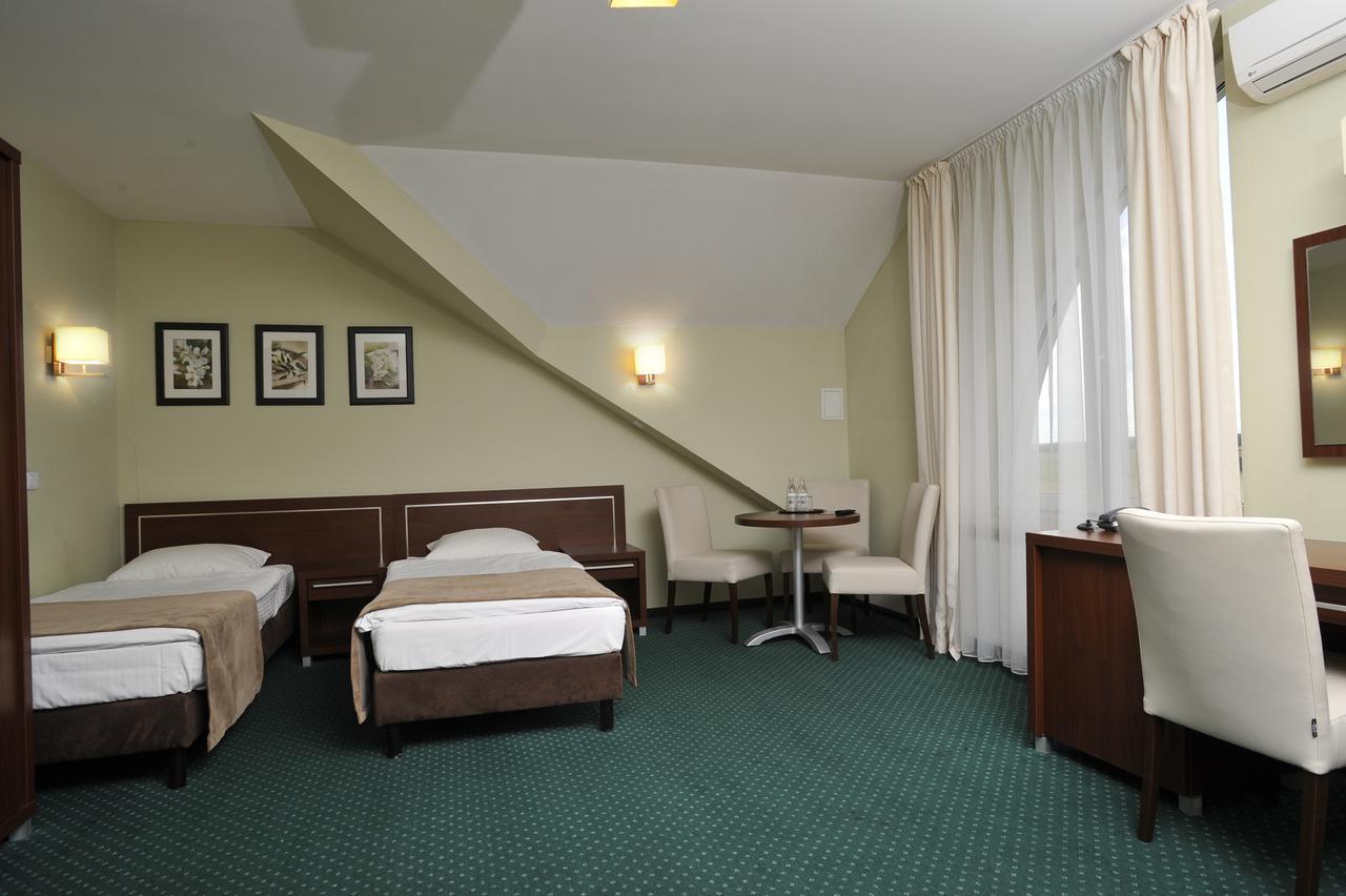 Hotel Lotos Woskrzenice Duze Ngoại thất bức ảnh