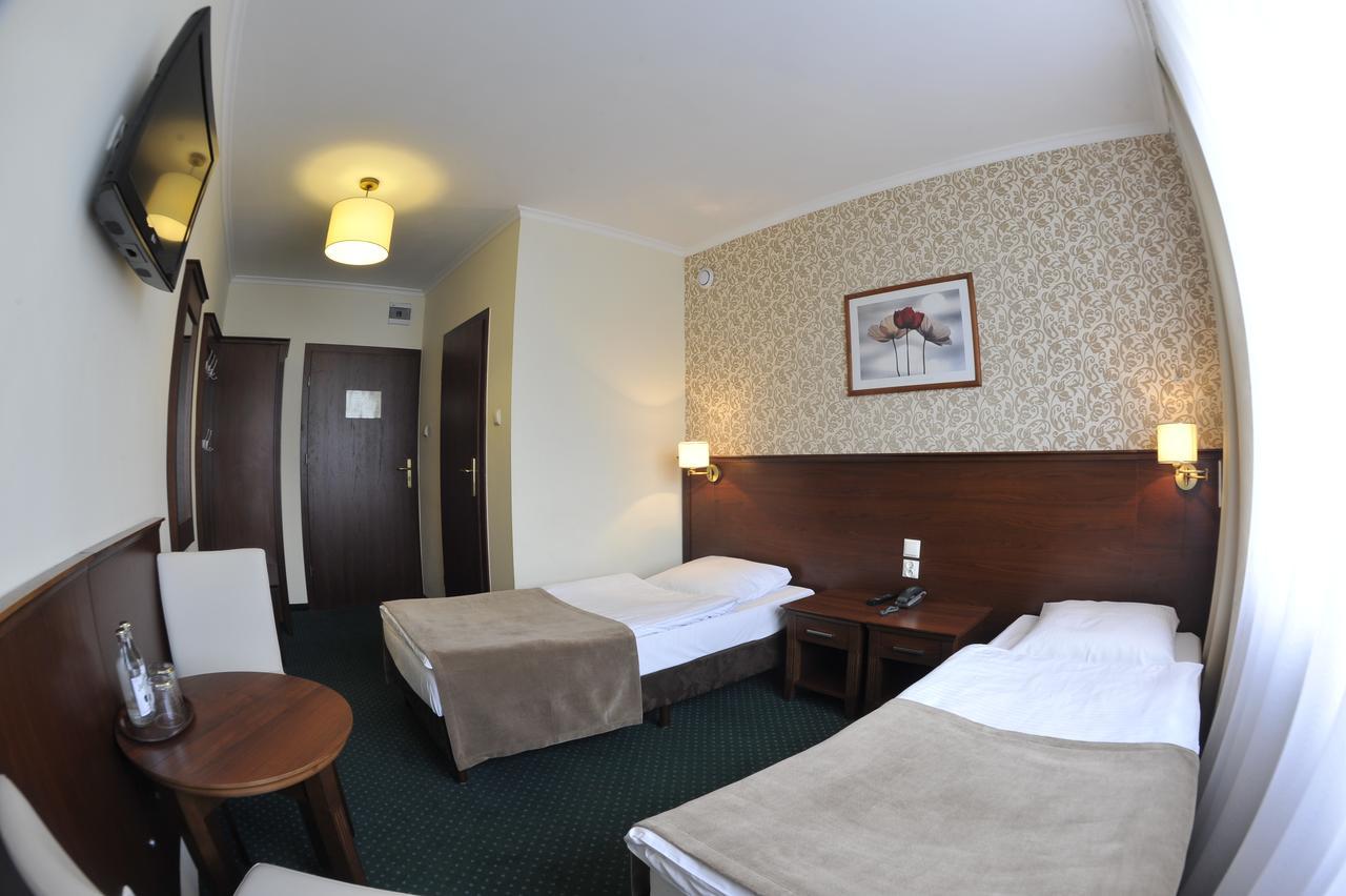 Hotel Lotos Woskrzenice Duze Ngoại thất bức ảnh