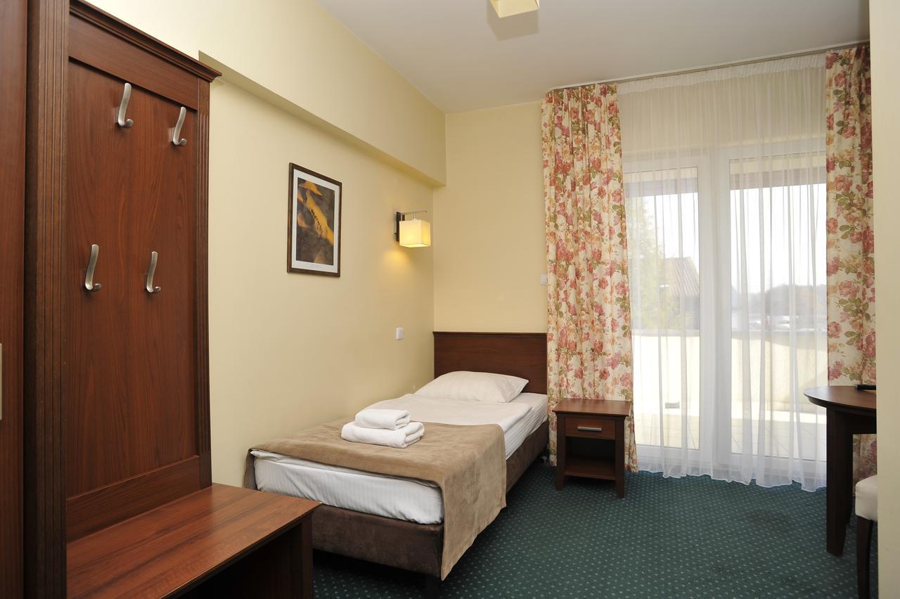 Hotel Lotos Woskrzenice Duze Ngoại thất bức ảnh