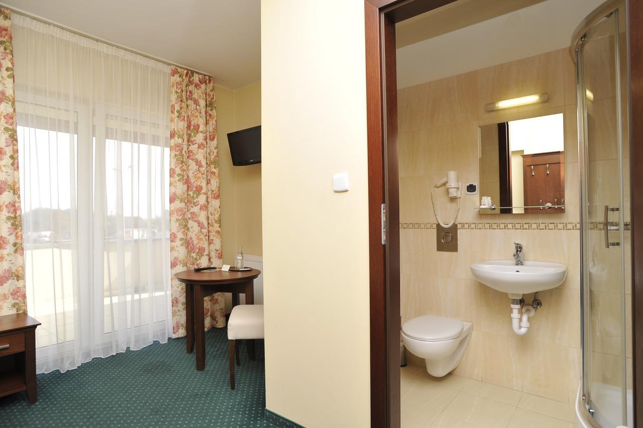 Hotel Lotos Woskrzenice Duze Ngoại thất bức ảnh