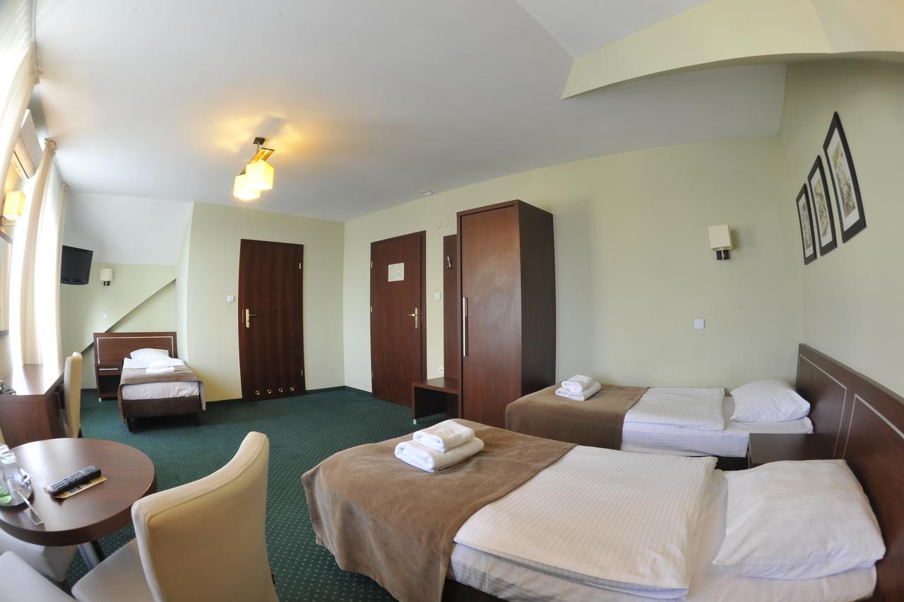 Hotel Lotos Woskrzenice Duze Ngoại thất bức ảnh