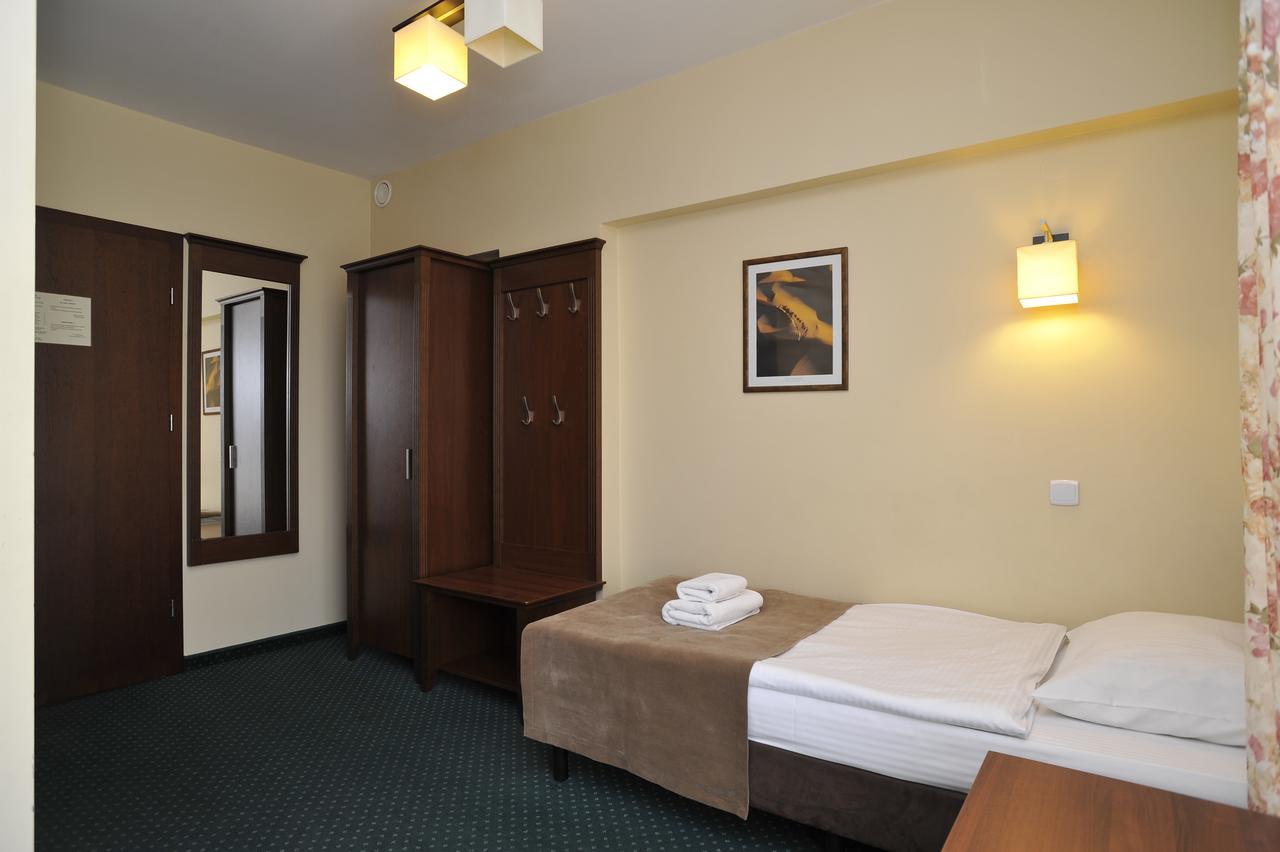 Hotel Lotos Woskrzenice Duze Ngoại thất bức ảnh