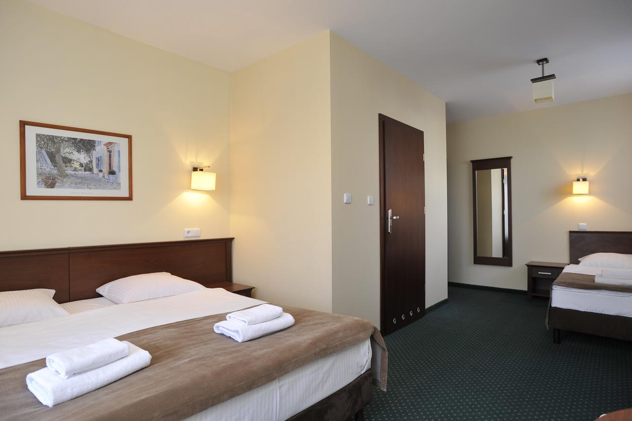 Hotel Lotos Woskrzenice Duze Ngoại thất bức ảnh