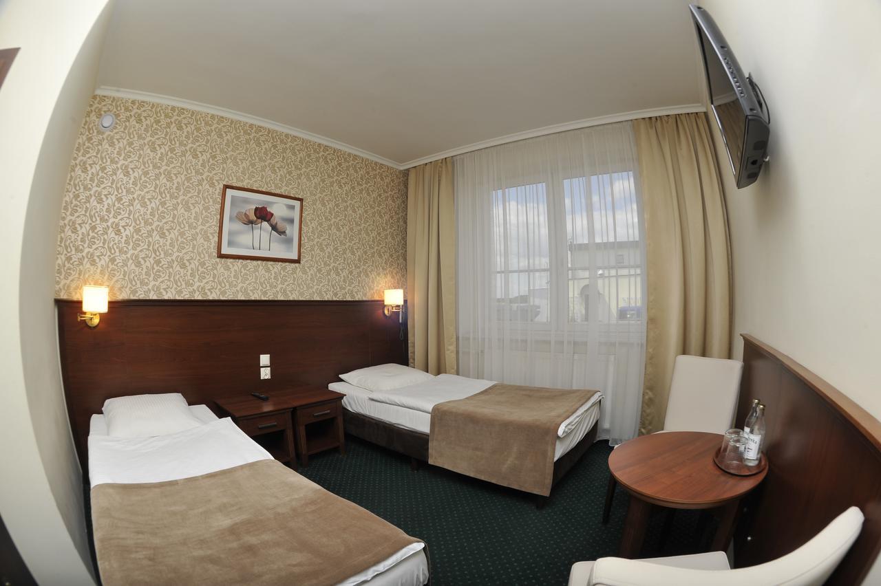 Hotel Lotos Woskrzenice Duze Ngoại thất bức ảnh