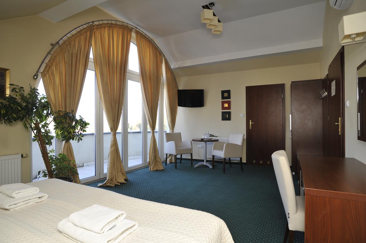 Hotel Lotos Woskrzenice Duze Ngoại thất bức ảnh