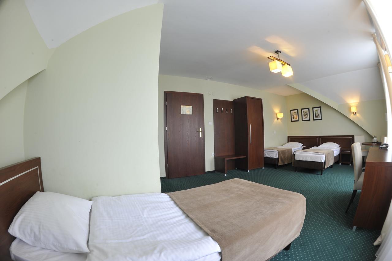 Hotel Lotos Woskrzenice Duze Ngoại thất bức ảnh