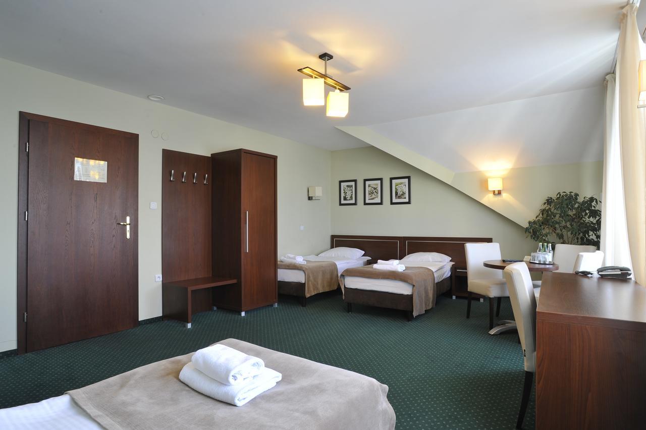 Hotel Lotos Woskrzenice Duze Ngoại thất bức ảnh