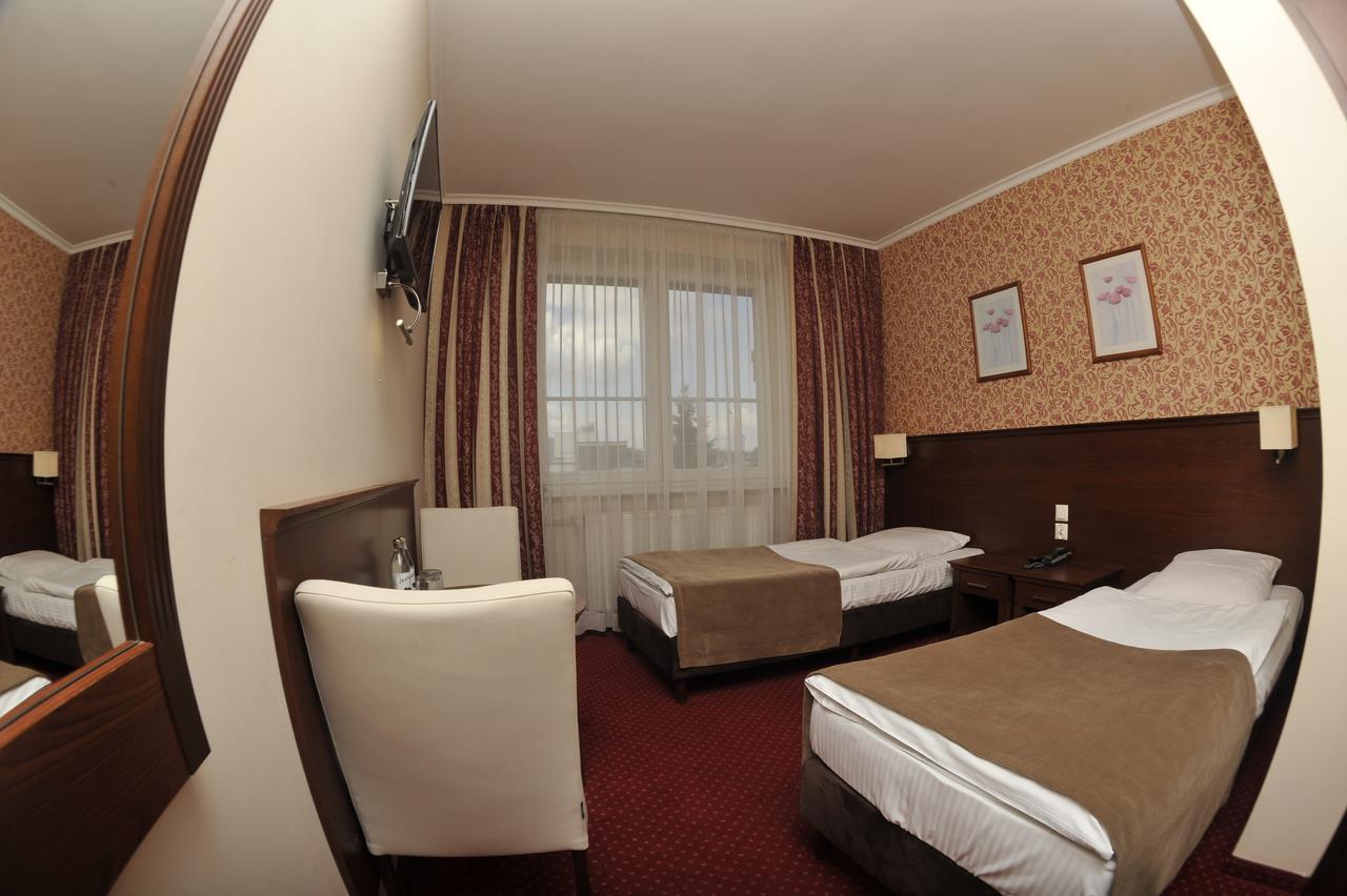 Hotel Lotos Woskrzenice Duze Ngoại thất bức ảnh