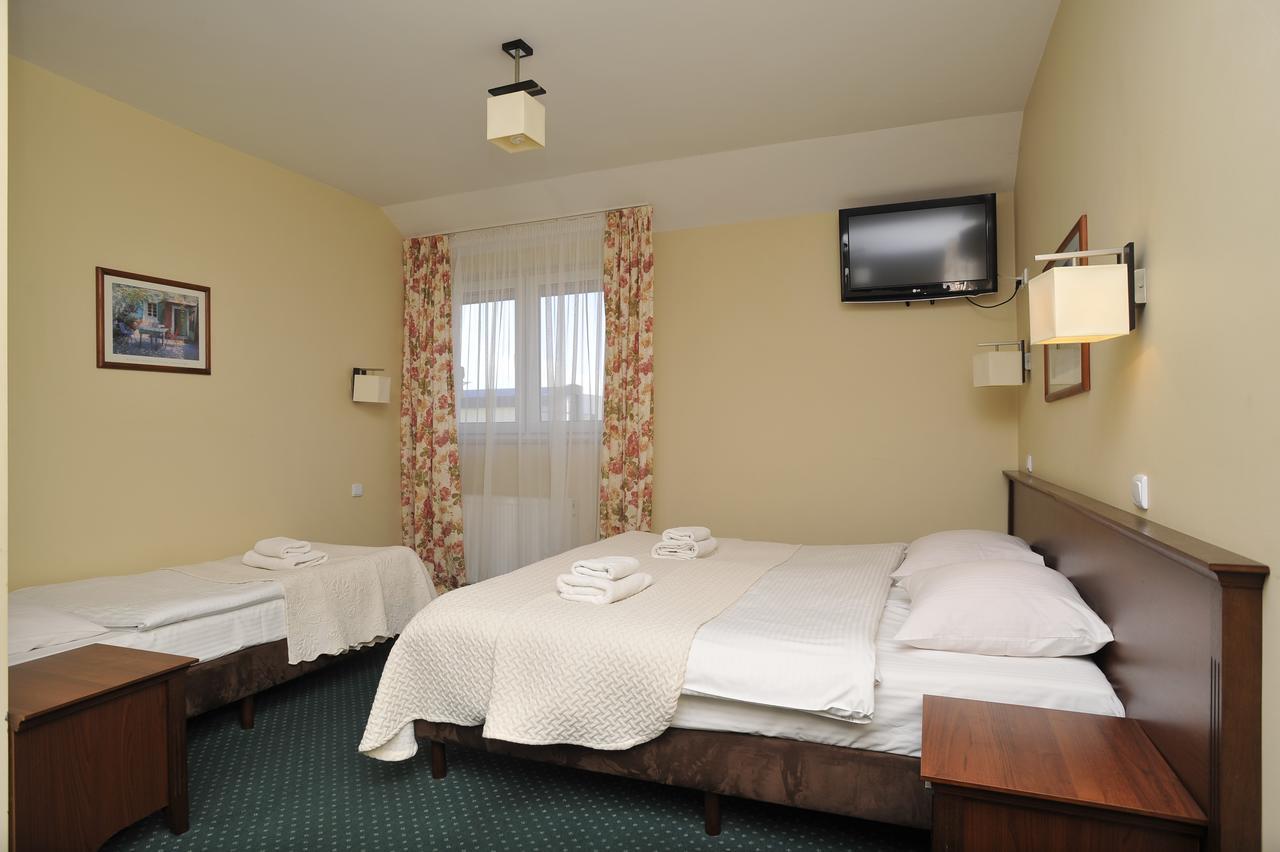 Hotel Lotos Woskrzenice Duze Ngoại thất bức ảnh